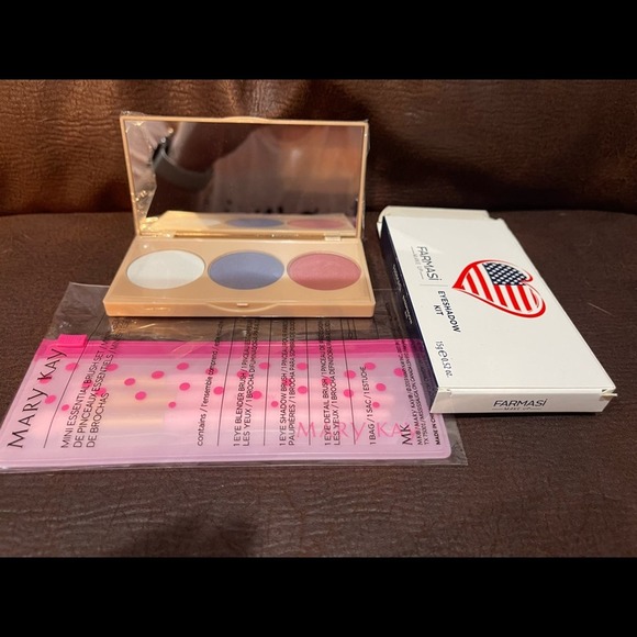Mary Kay Brush Set and Farmasi Eyeshadow Pallet NWT - Picture 1 of 6